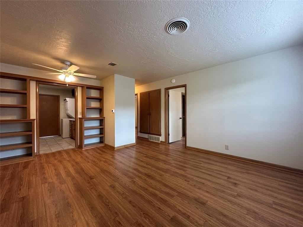 2023 Delaware Ln - Photo 3 of 14