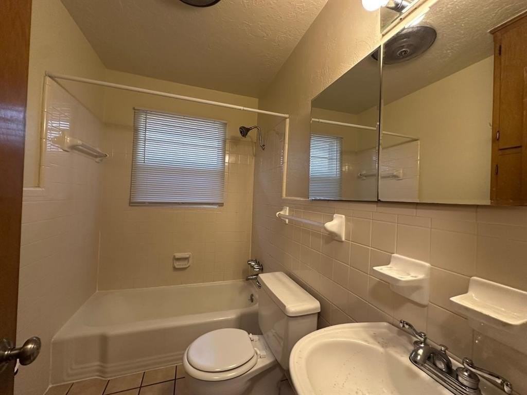 2037 Delaware Ln #2037 - Photo 7 of 9