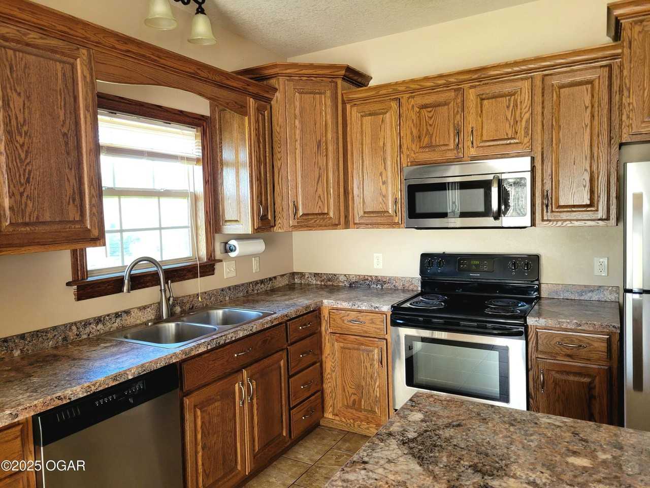 2026 Arizona Ave - Photo 5 of 15