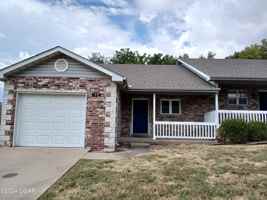 featured image of 814 S Forest Ave