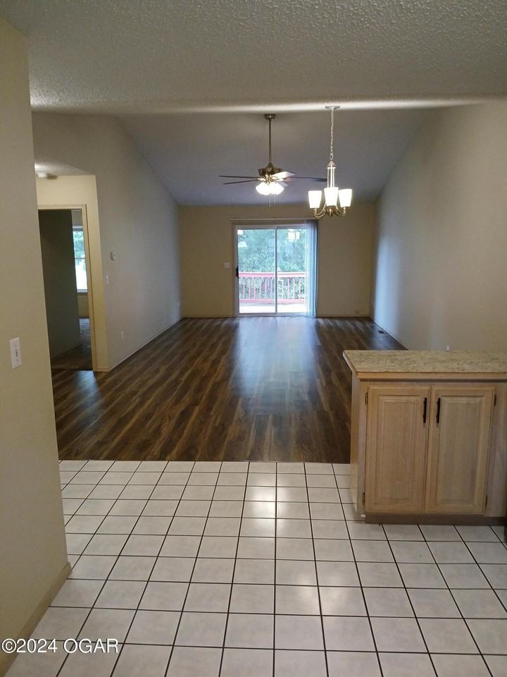 814 S Forest Ave - Photo 3 of 8
