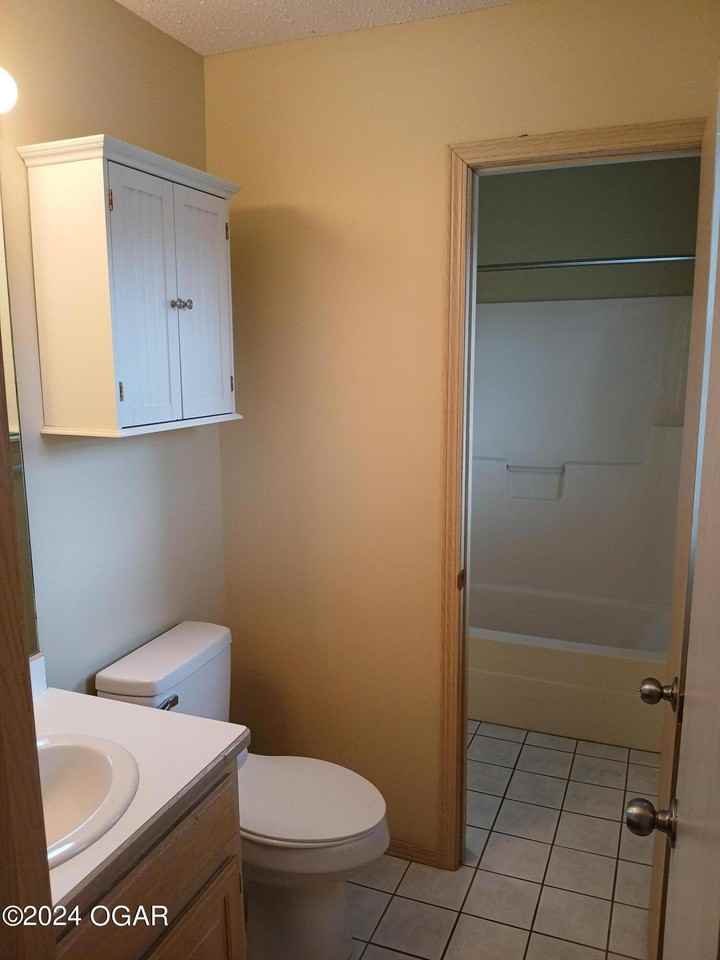 814 S Forest Ave - Photo 4 of 8
