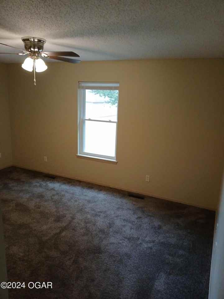 814 S Forest Ave - Photo 6 of 8