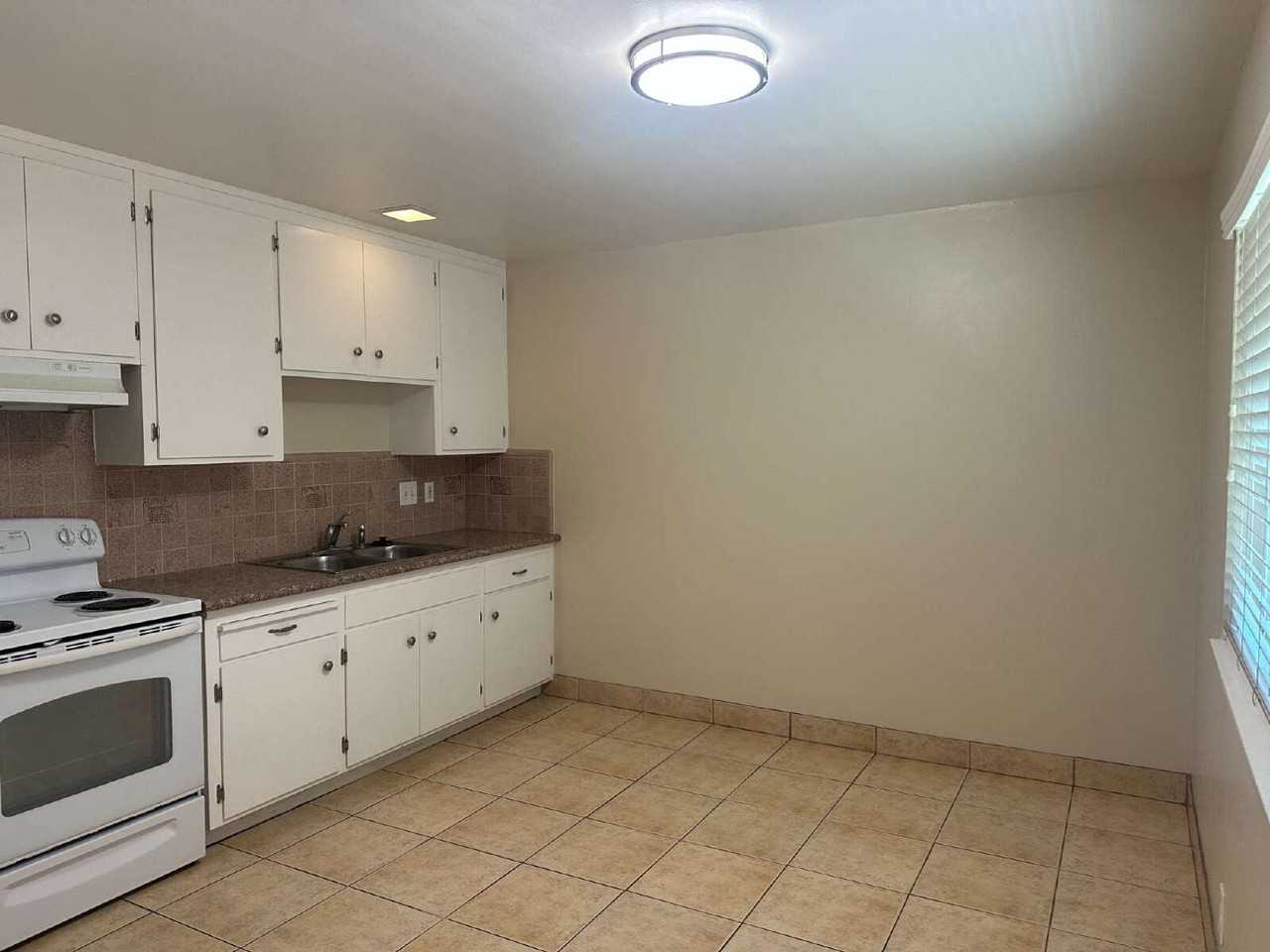 638 Kirkland Dr #4 - Photo 6 of 11
