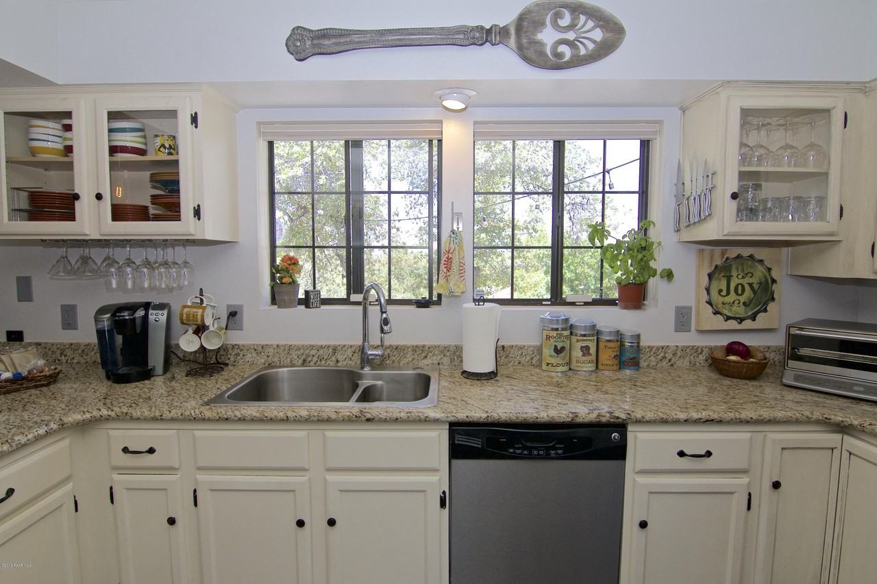 1444 Vista Rd - Photo 7 of 28