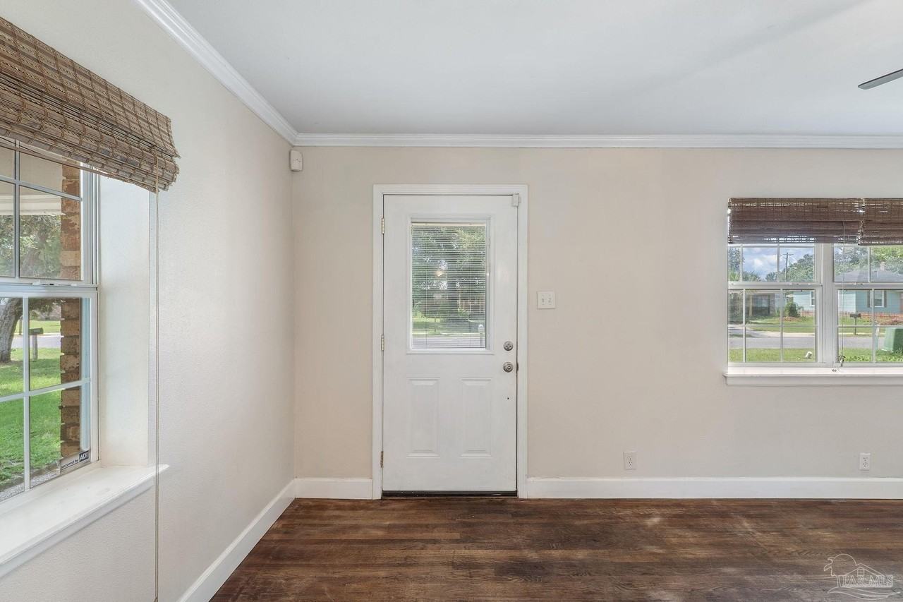 1220 Dexter Ave - Photo 5 of 27
