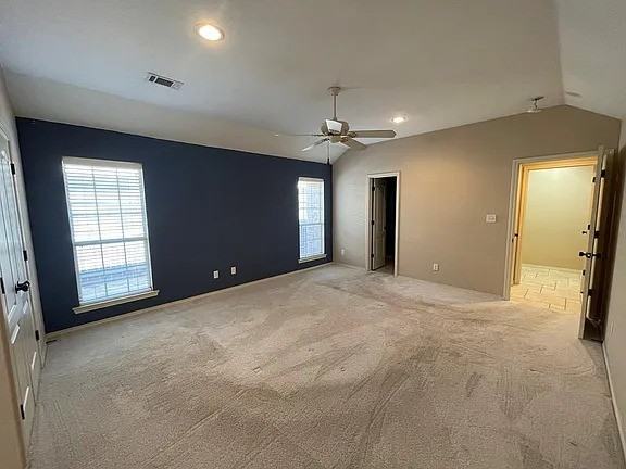 3201 Southridge Ct - Photo 4 of 31