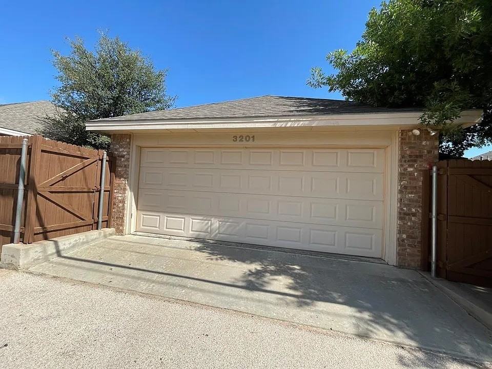 3201 Southridge Ct - Photo 7 of 31