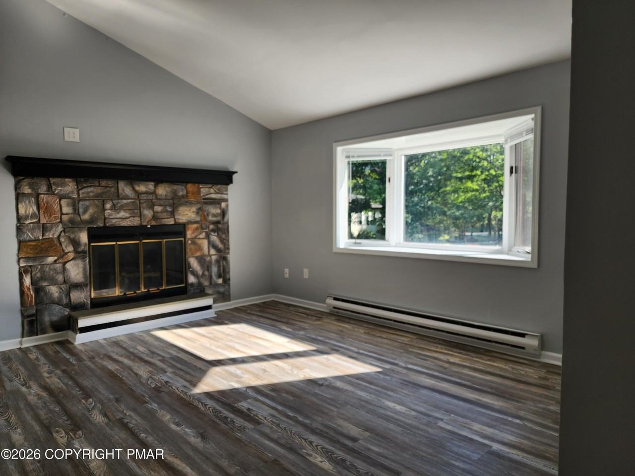 15 Pointe St #2ndFLFRONT - Photo 2 of 9