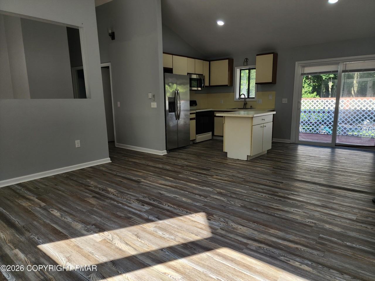 15 Pointe St #2ndFLFRONT - Photo 4 of 9