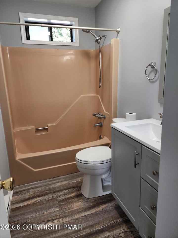 15 Pointe St #2ndFLFRONT - Photo 7 of 9