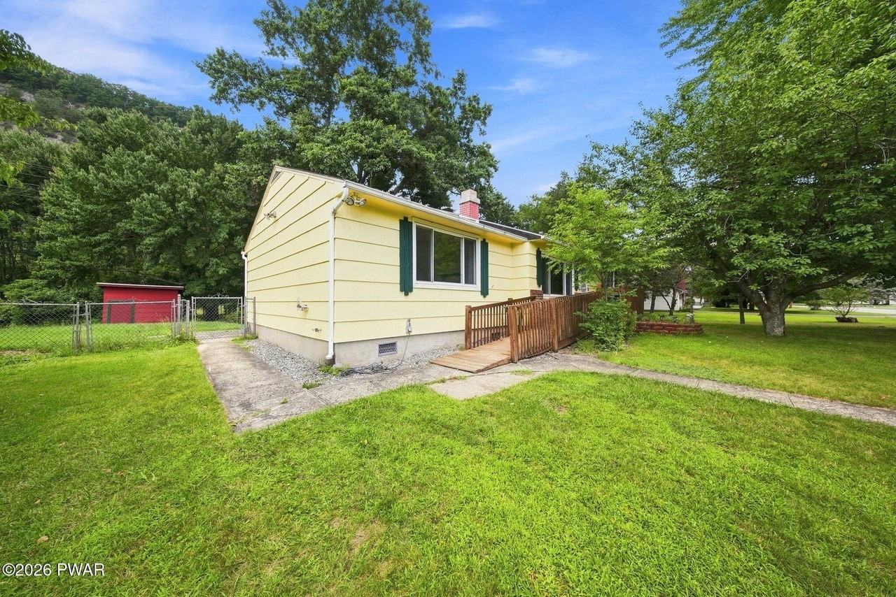 1055 Blue Ridge Ave - Photo 4 of 29