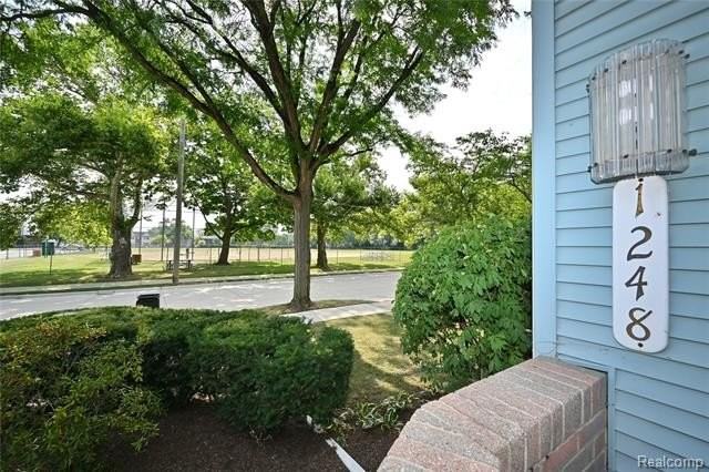 1248 Edgewood Rd Lowr - Photo 2 of 26