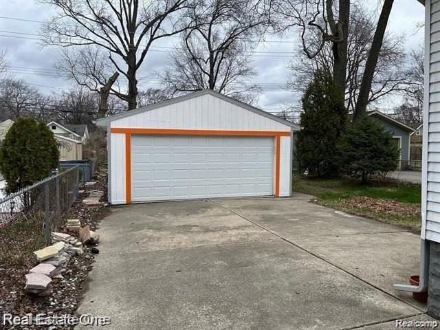 371 E Oakridge St - Photo 3 of 9