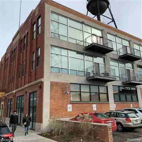55 W Canfield St #204