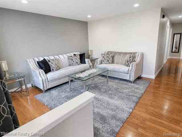 3621 Bates Dr - Photo 4 of 26
