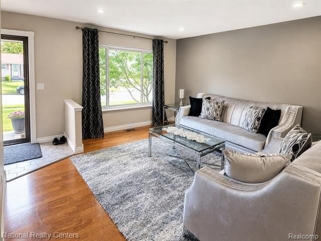 3621 Bates Dr - Photo 5 of 26