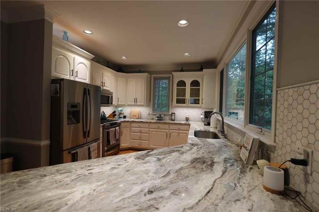 203 Rock Creek Ct - Photo 6 of 33