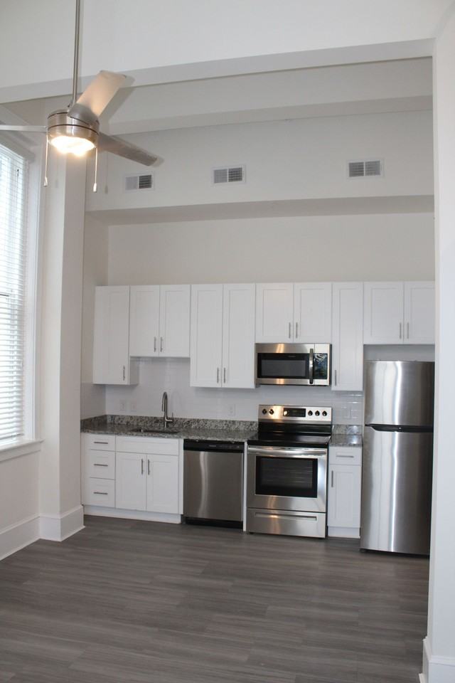 114 W Court St #101 - Photo 4 of 12