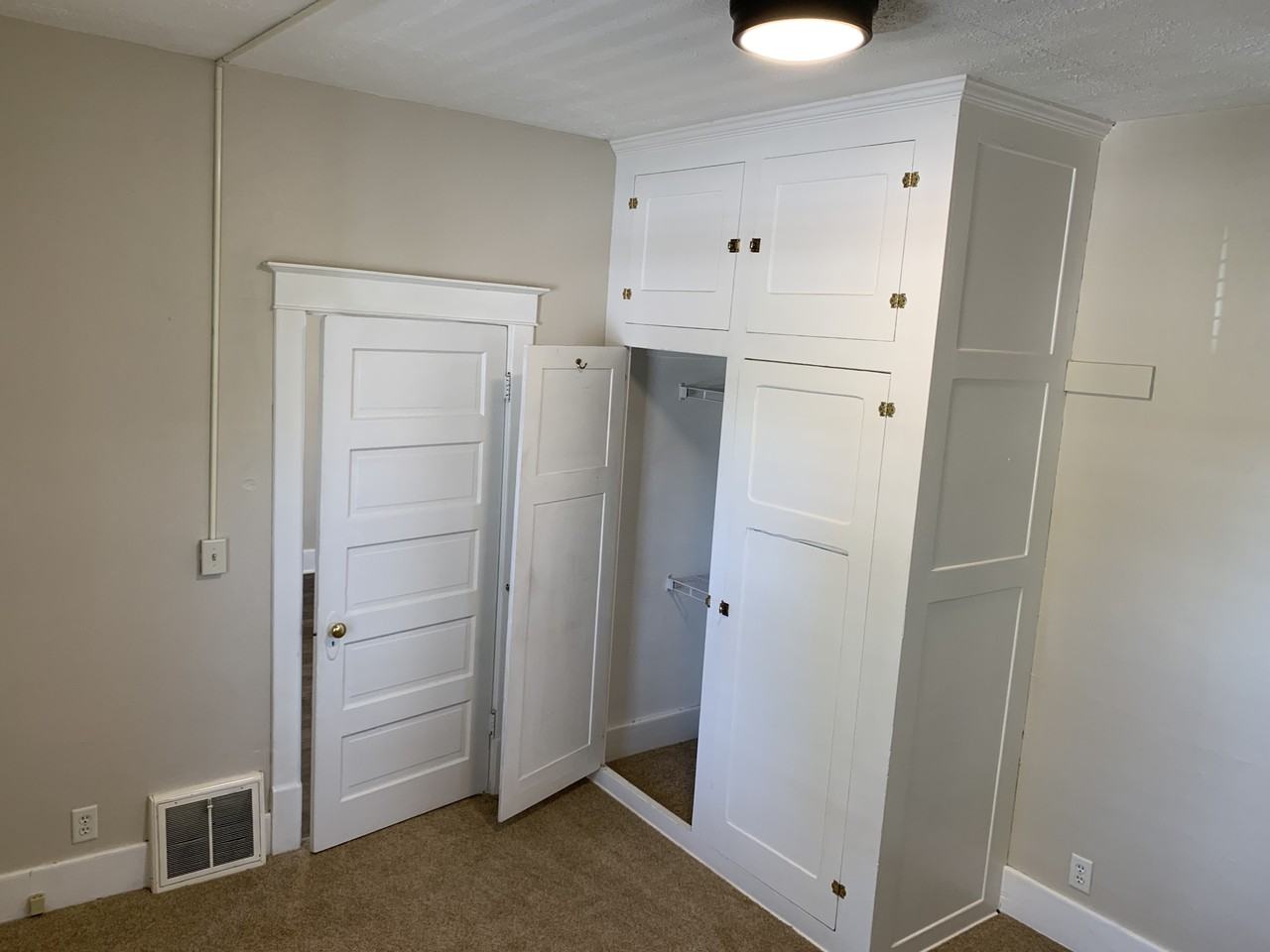 219 W 27th St - Photo 4 of 17