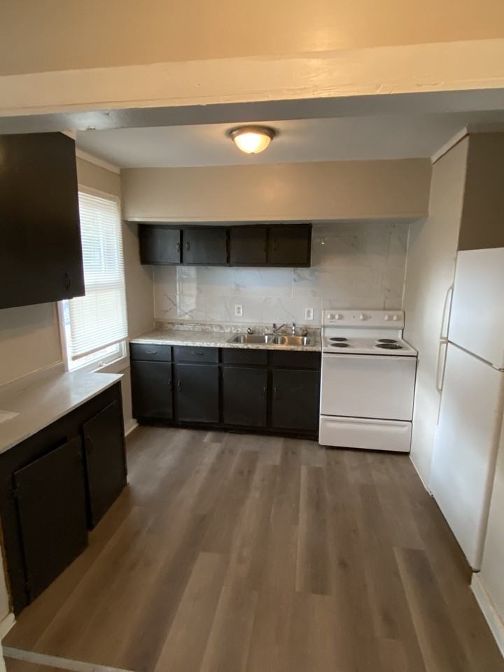 2303 N Louis St #2303 - Photo 3 of 8