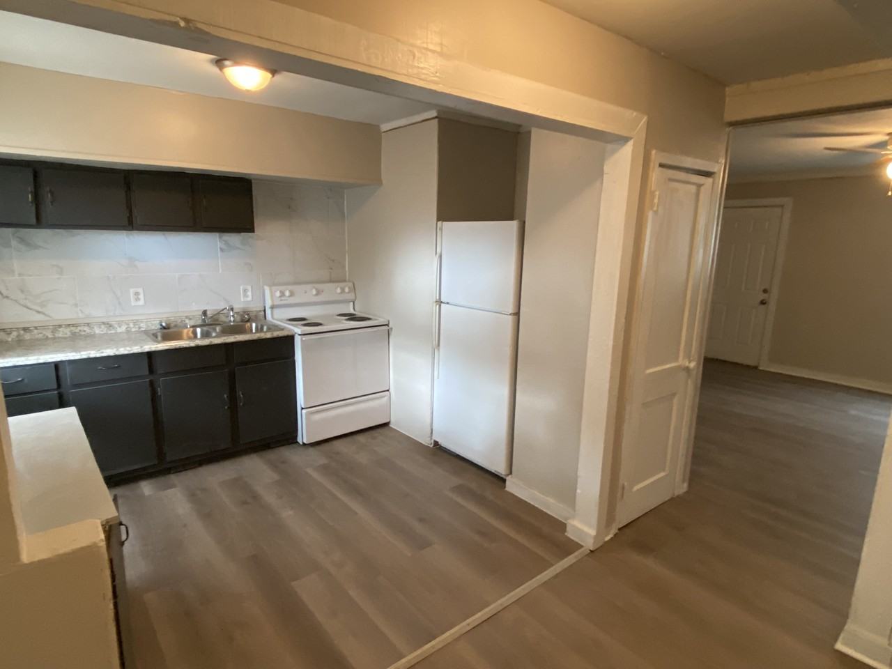 2303 N Louis St #2303 - Photo 4 of 8