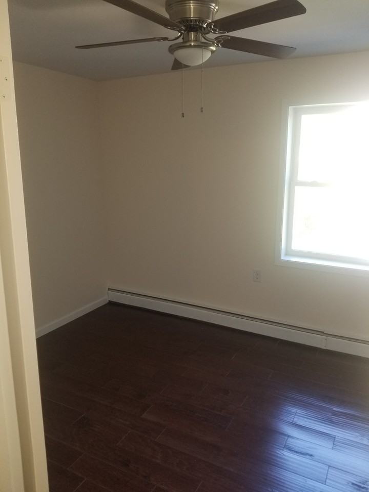 2414 Norwood Ave #3 - Photo 3 of 5