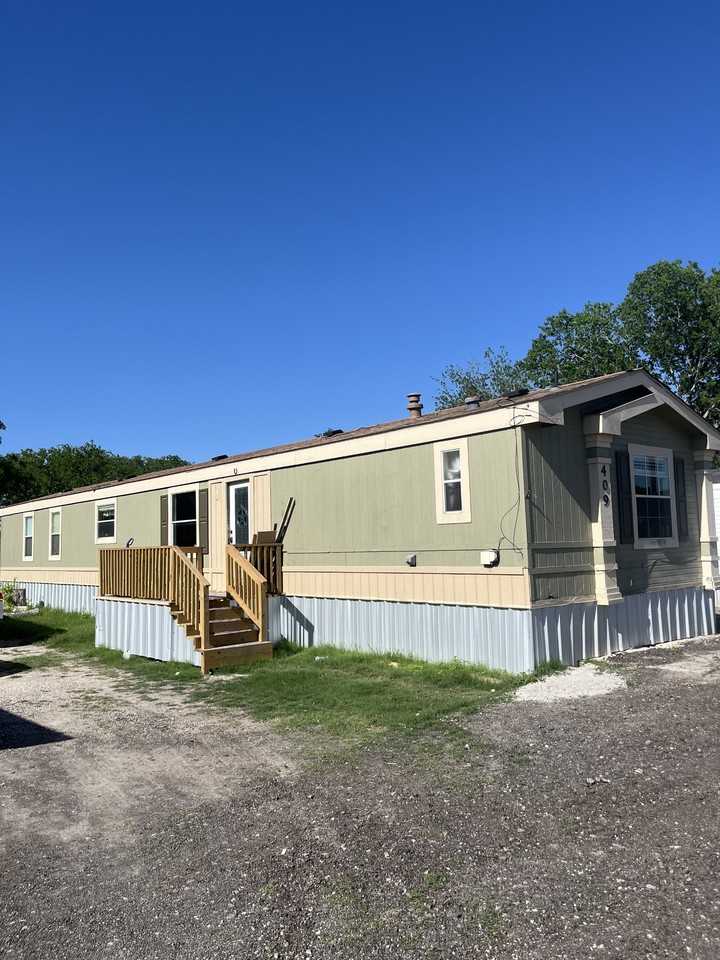 409 E Main St - Photo 2 of 9