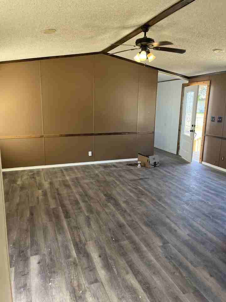 409 E Main St - Photo 5 of 9
