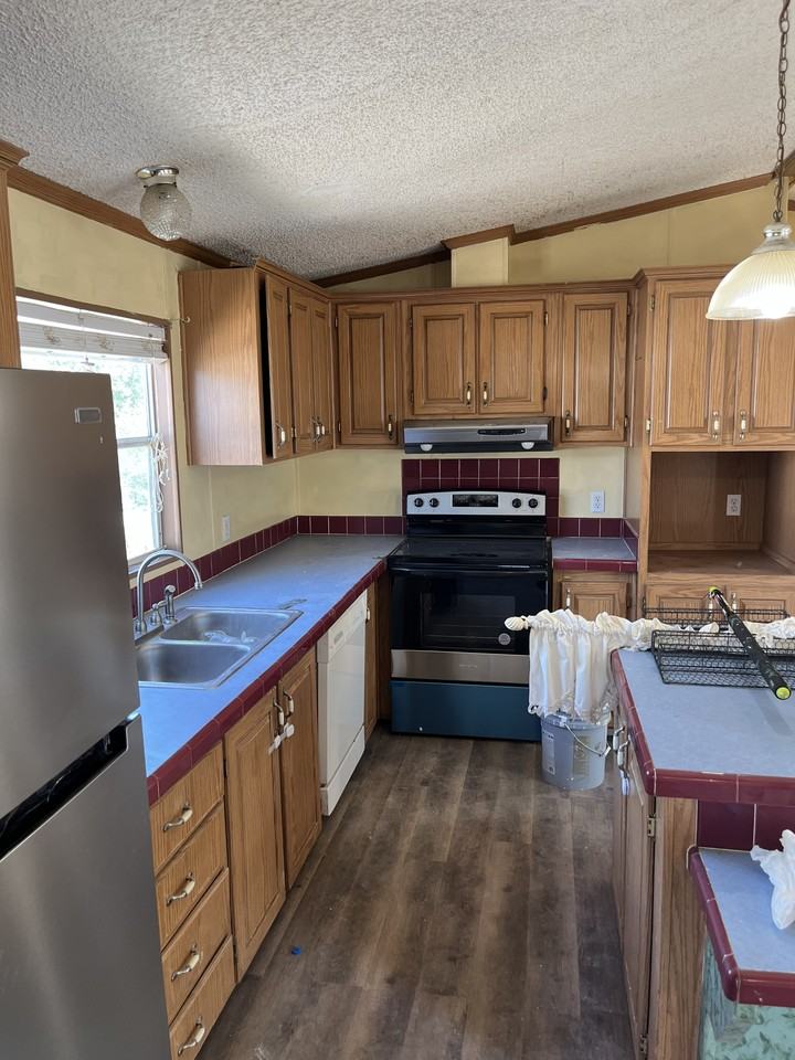 409 E Main St - Photo 6 of 9