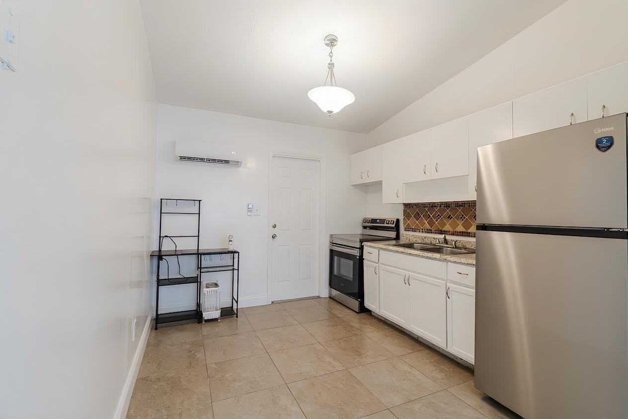 630 Nw 15th Ter #1-2 - Photo 4 of 10