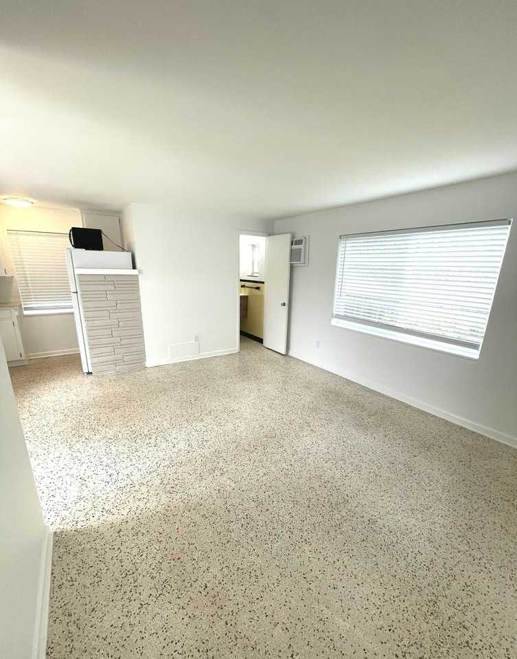 1216 Cabana Rd #5 - Photo 4 of 8