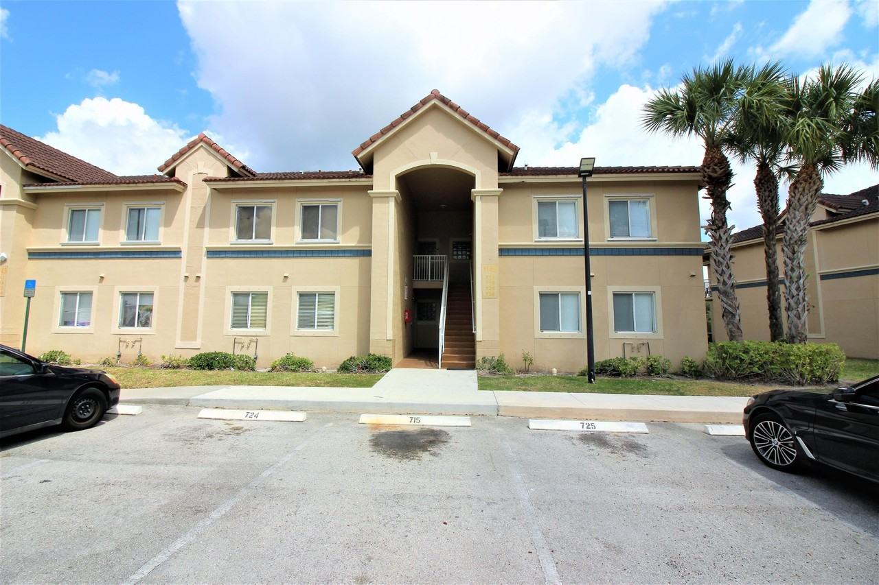 1145 Golden Lakes Blvd #716