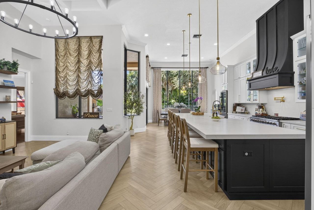 10336 Trianon Pl - Photo 7 of 50