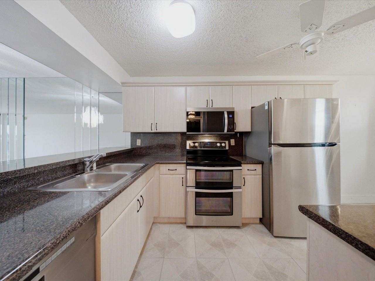 6539 Coral Lake Dr #403 - Photo 5 of 26