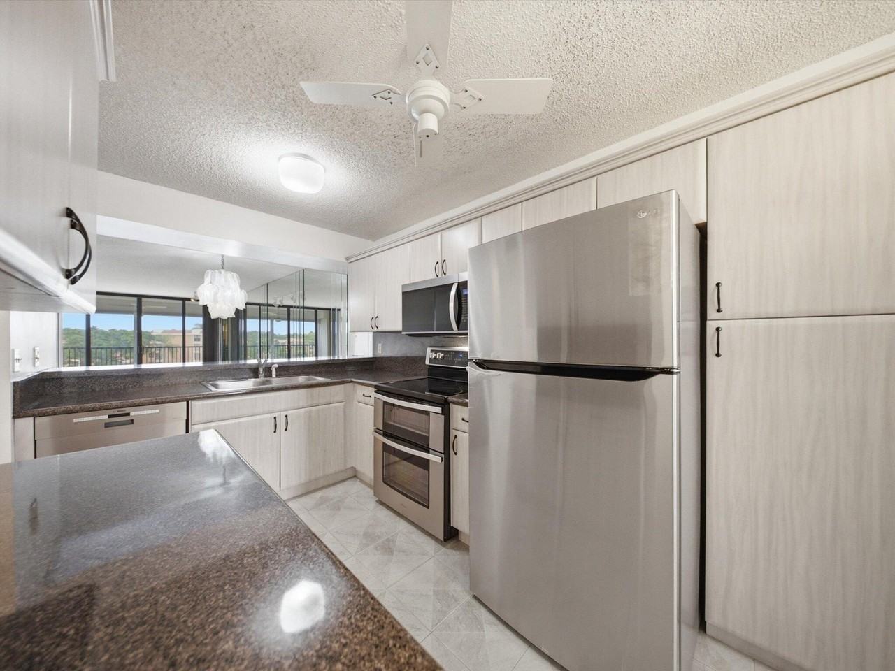 6539 Coral Lake Dr #403 - Photo 7 of 26