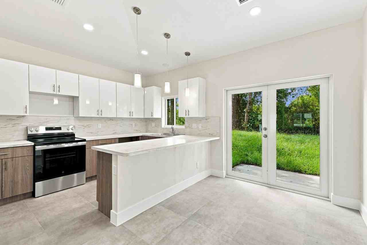 4701 Evergreen Ave - Photo 5 of 37