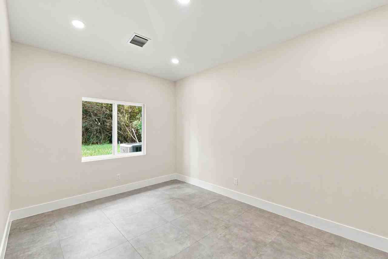 4701 Evergreen Ave - Photo 7 of 37