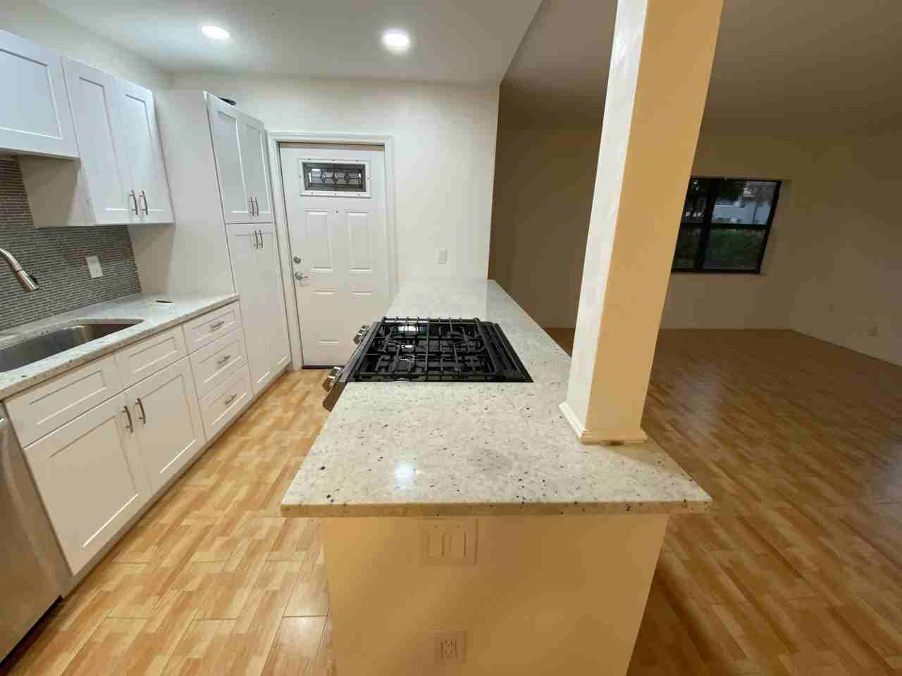 250 Sw 7th St #13 - Photo 5 of 10