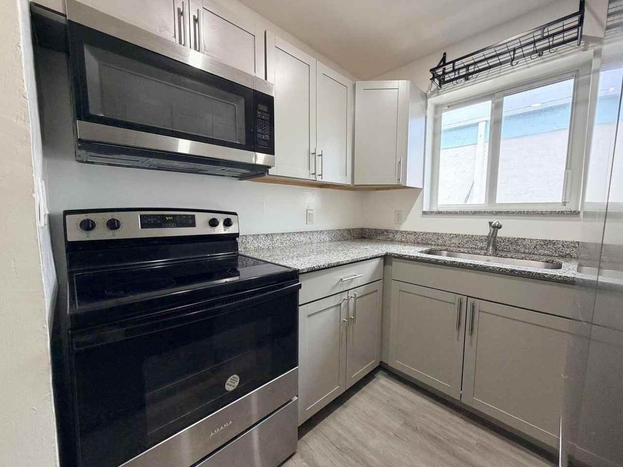 1853 Madison St #1 - Photo 6 of 11