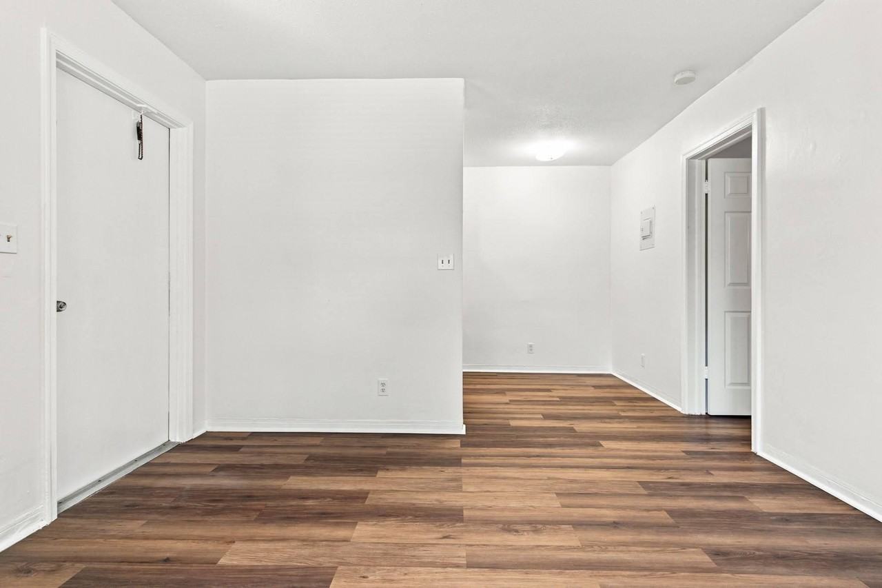 317 N 61st Ter #7 - Photo 3 of 17