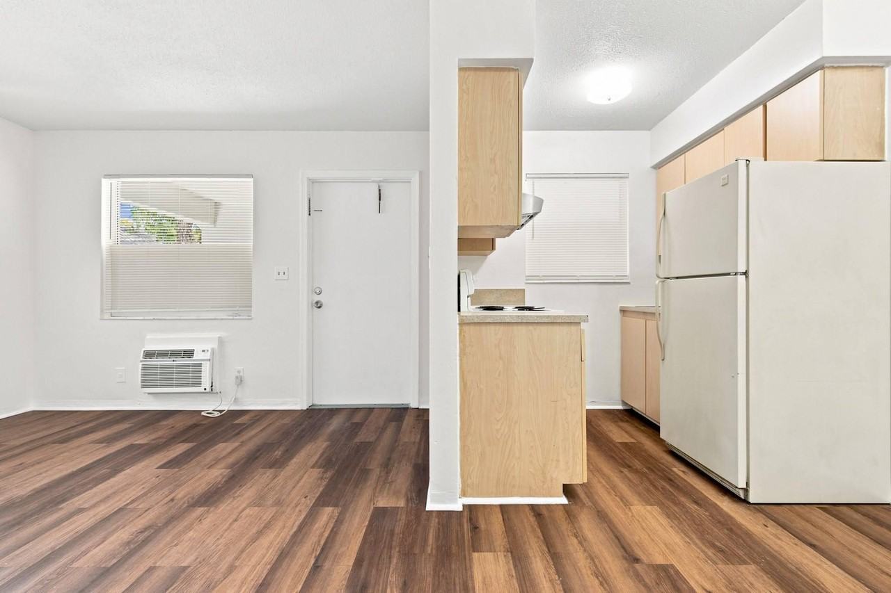 317 N 61st Ter #7 - Photo 6 of 17