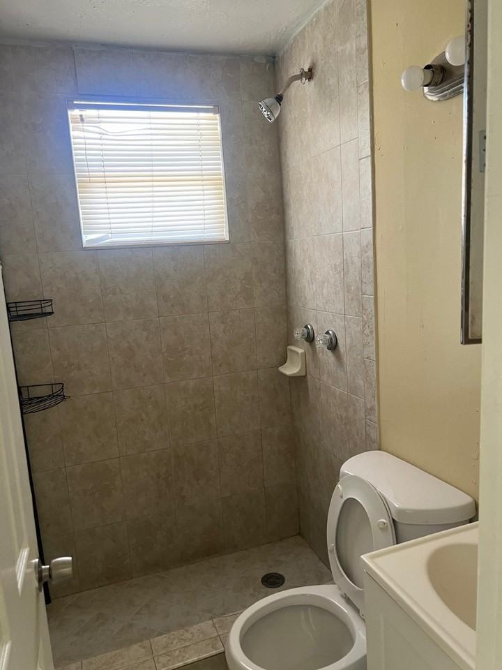 4721 Ne 18th Ave #0 - Photo 3 of 19