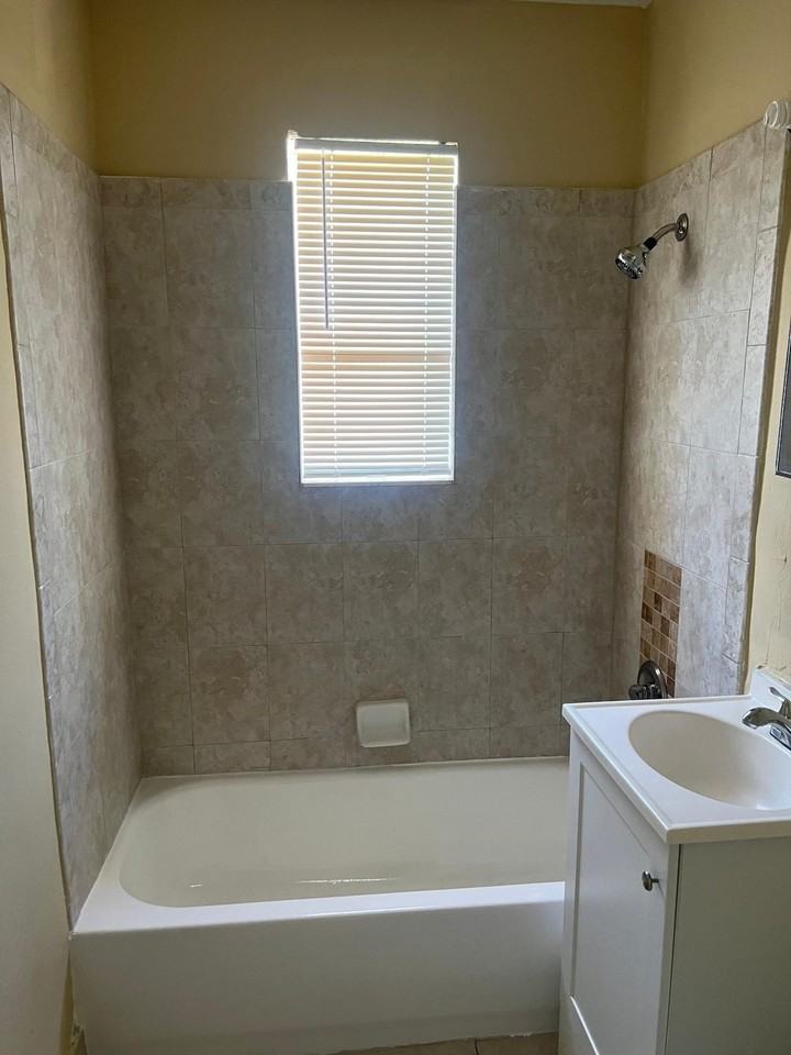 4721 Ne 18th Ave #0 - Photo 7 of 19