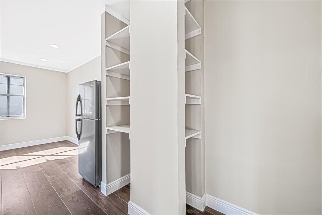 723 21st St #B - Photo 3 of 7