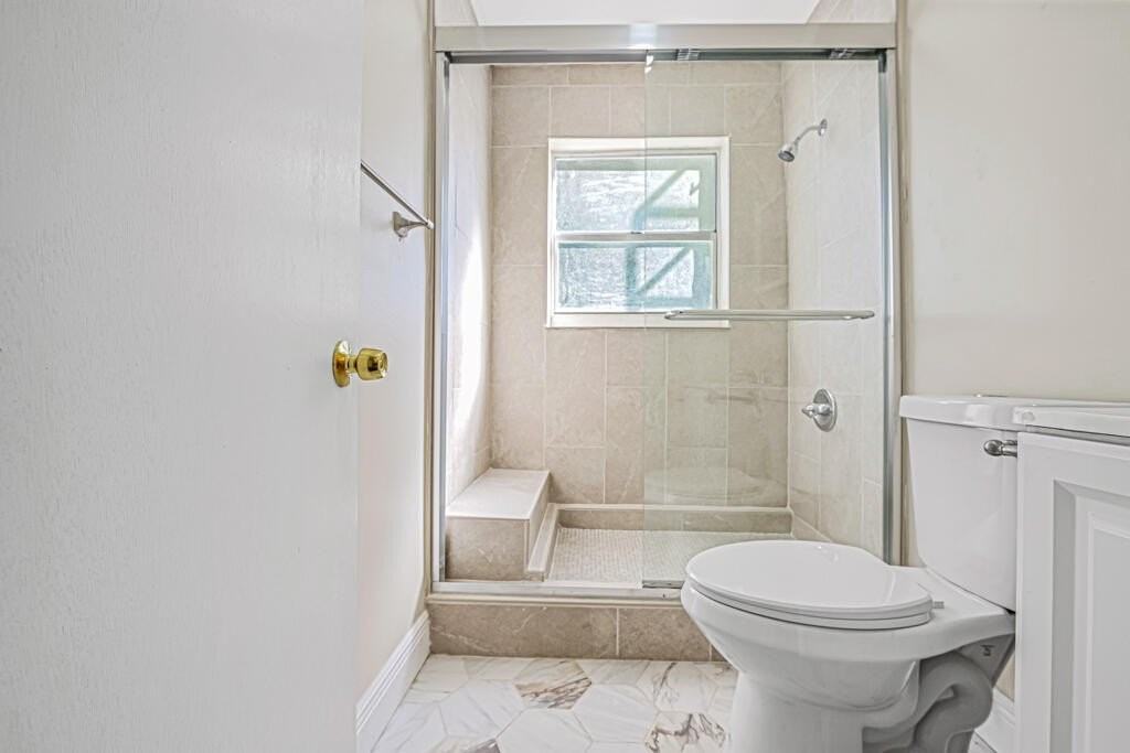 723 21st St #B - Photo 4 of 7