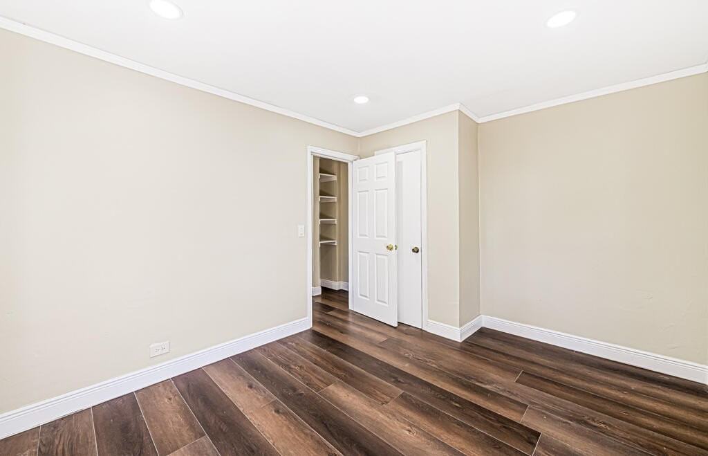 723 21st St #B - Photo 5 of 7