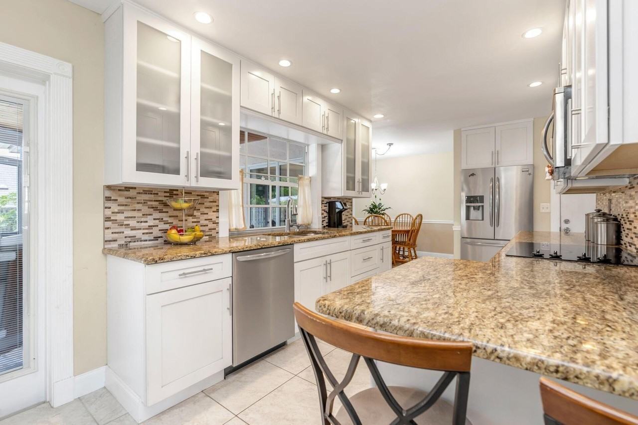 502 Oak Ter - Photo 5 of 30
