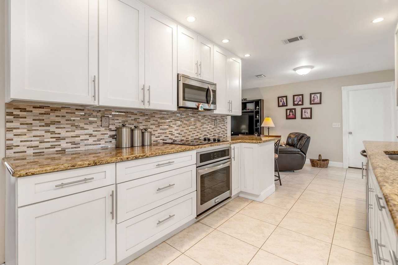 502 Oak Ter - Photo 6 of 30
