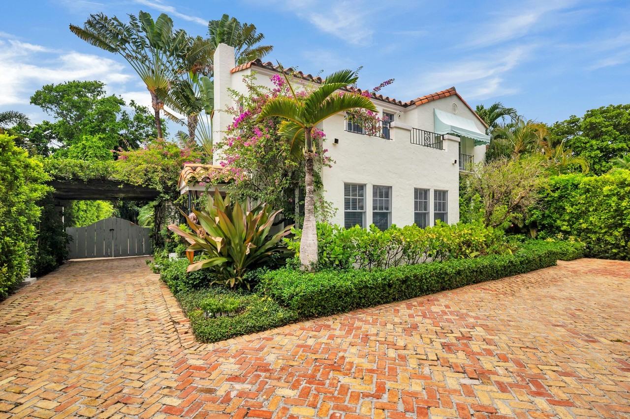 230 Sunset Rd - Photo 4 of 50